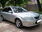 Мазда 323 2001 год отличное состояние