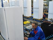 Неквалифицированные рабочие на разборку холодильников